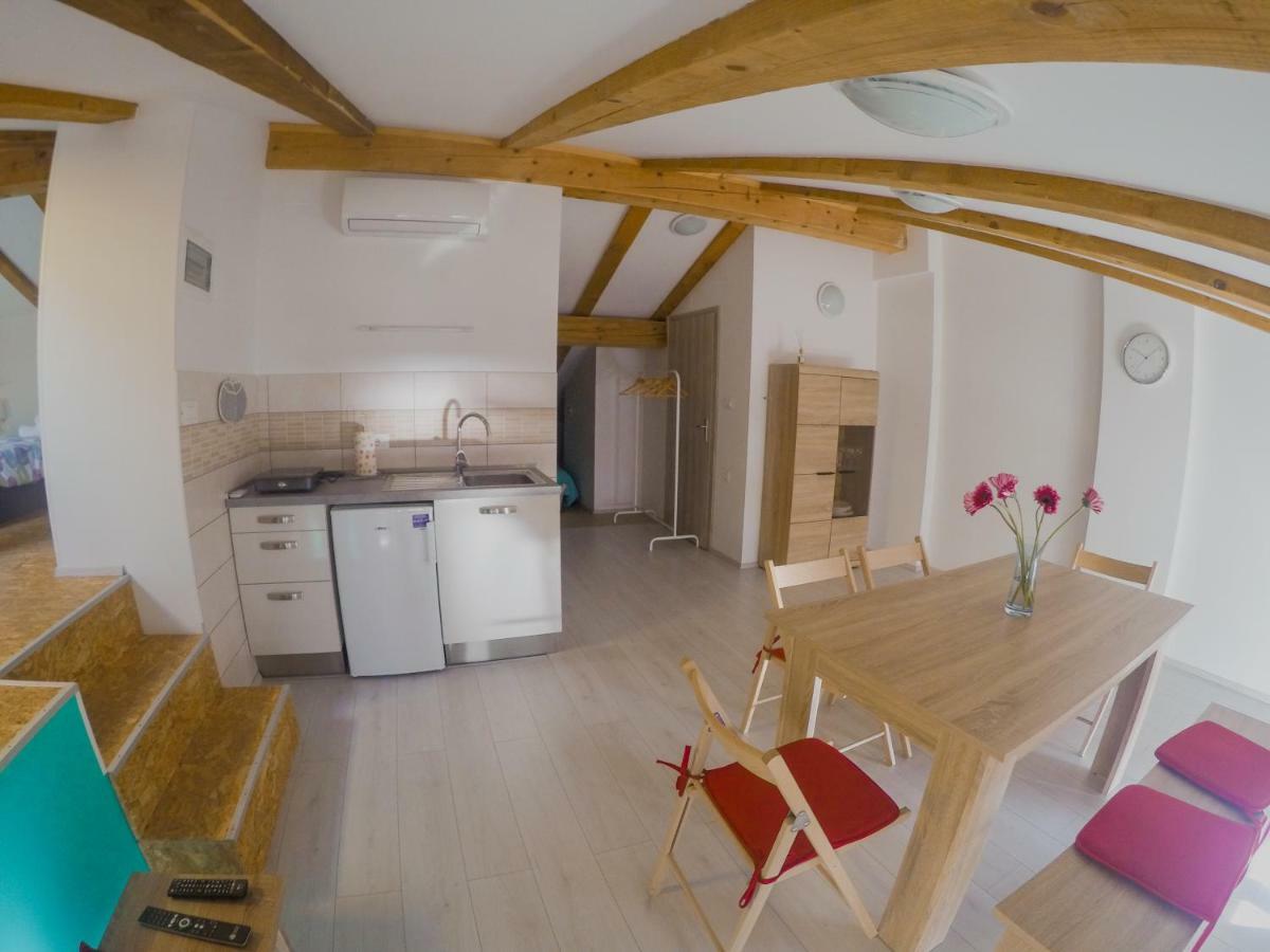 Prenocisca Rusjan Apartment Rence Bagian luar foto