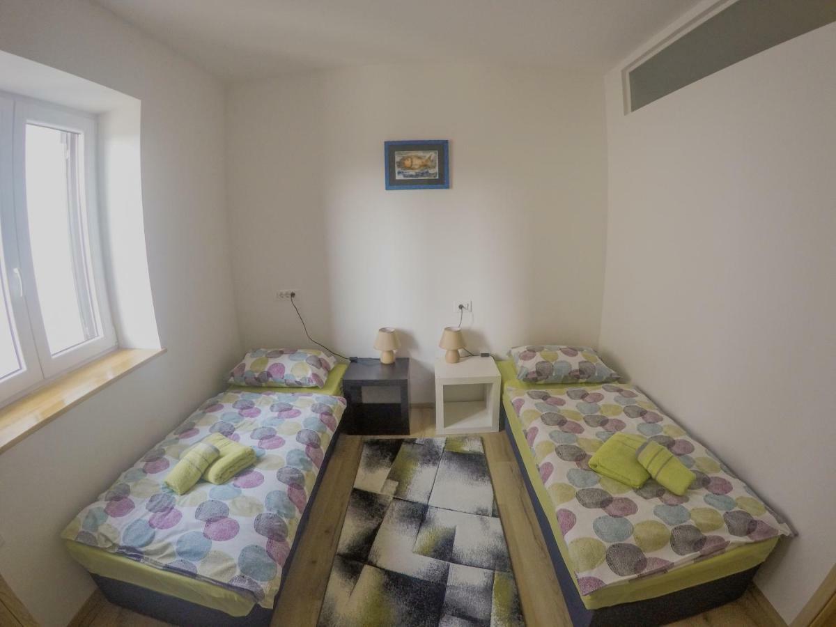 Prenocisca Rusjan Apartment Rence Bagian luar foto