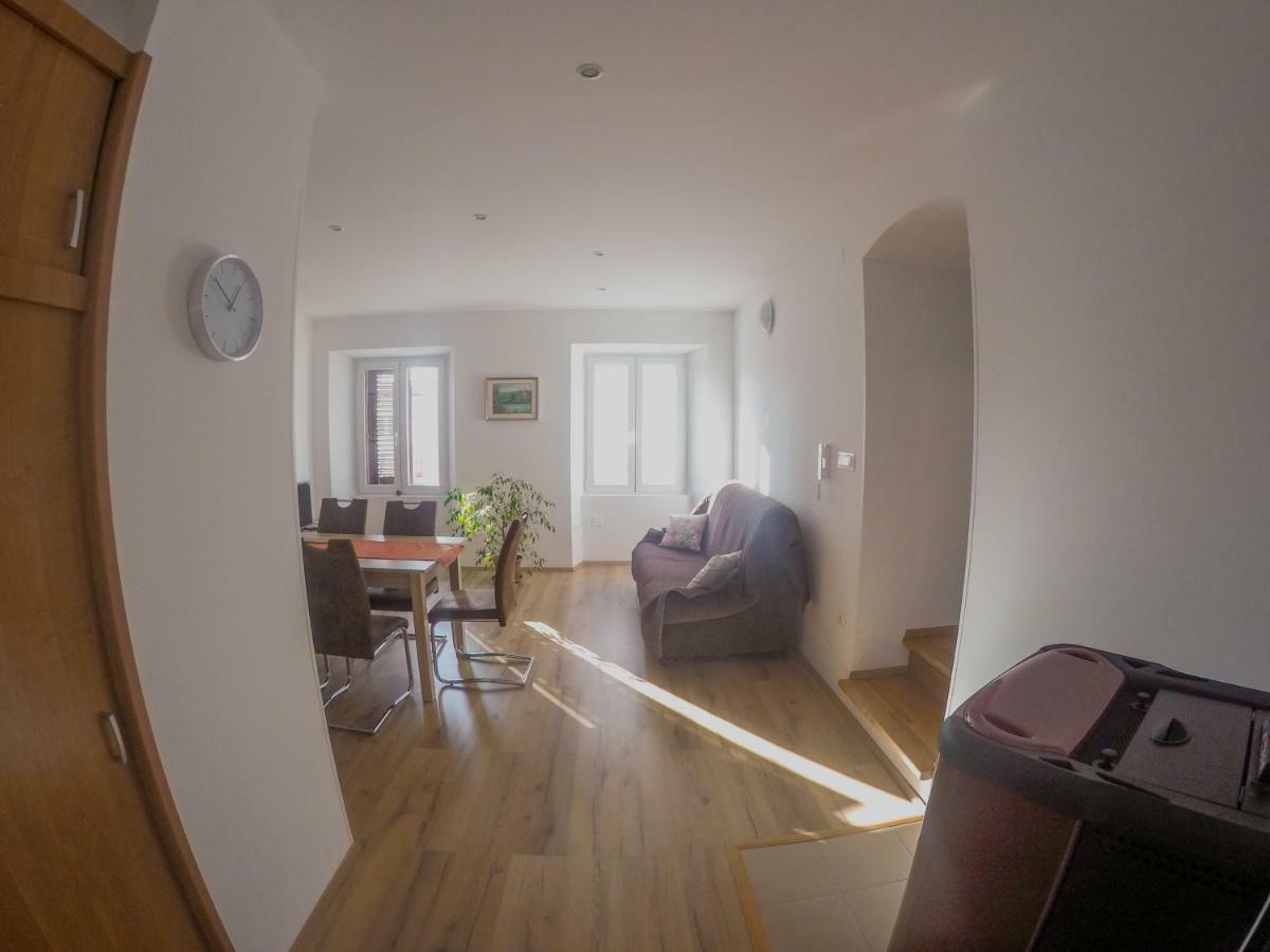 Prenocisca Rusjan Apartment Rence Bagian luar foto
