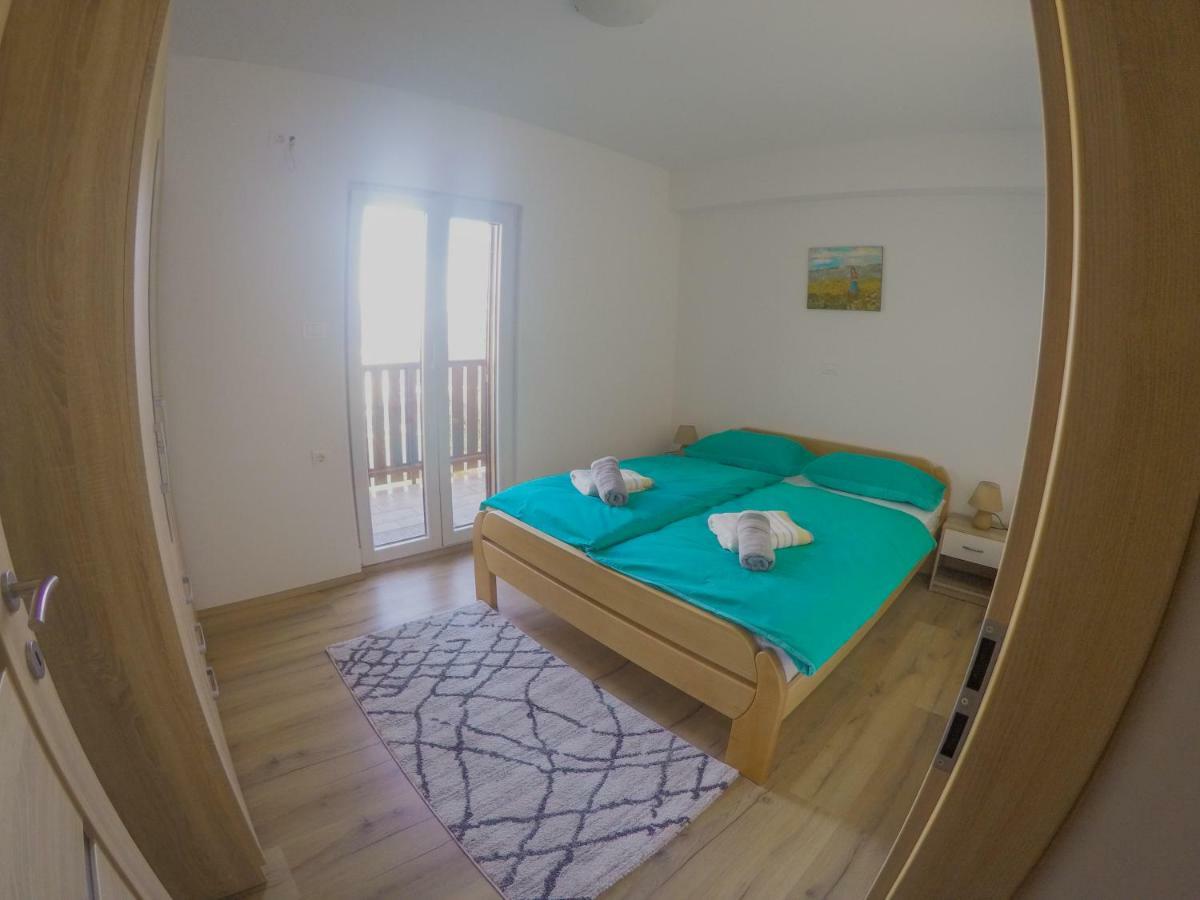 Prenocisca Rusjan Apartment Rence Bagian luar foto